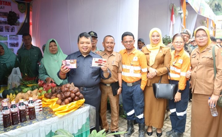 Bersama Mitra PT AR, Bupati Dolly Pasaribu Berharap Muda-Mudi Tapsel Semakin Tertarik Menatap Peluang Masa Depan di Bidang Pertanian