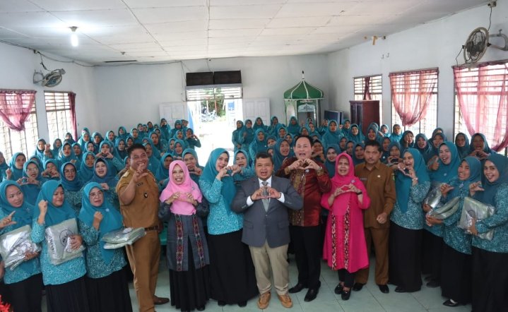 Bupati Tapsel dan Ketua TP PKK Buka Pelatihan Peningkatan Kapasitas Pengurus TP PKK Desa di Angkola Selatan