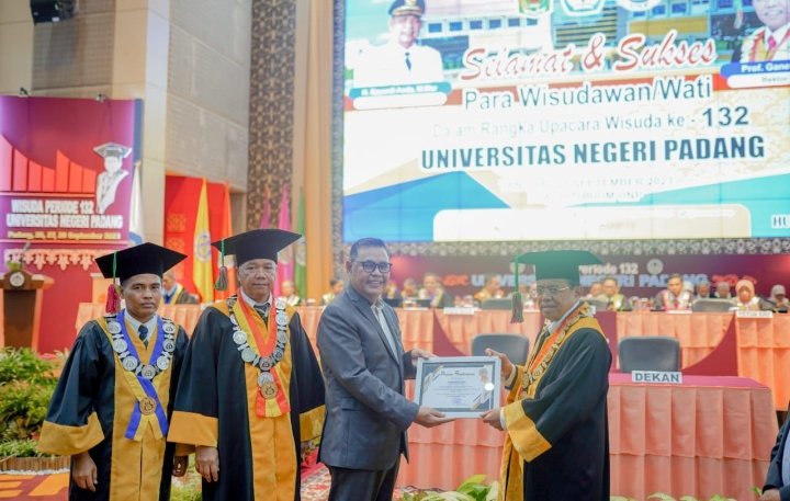 Orasi Ilmiah Bupati Solok Pada Wisuda Ke-132 Universitas Negeri Padang