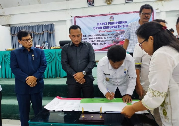 Pemerintah Kabupaten dan DPRD Toba Tandatangani Nota Kesepakatan Ranperda P APBD 2023