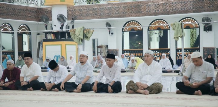 Bupati Asahan Ikuti Pengajian Subuh Masjid Agung H. Achmad Bakrie Kisaran