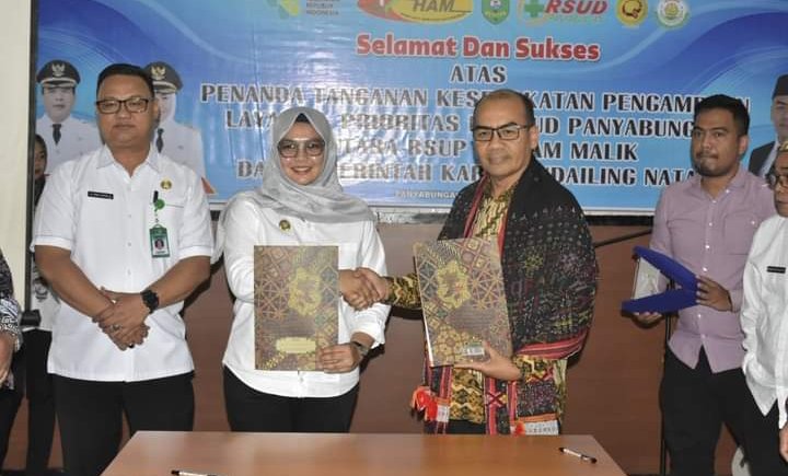 Wabup Madina Atika Nasution Tandatangani MoU dengan RS Adam Malik Medan