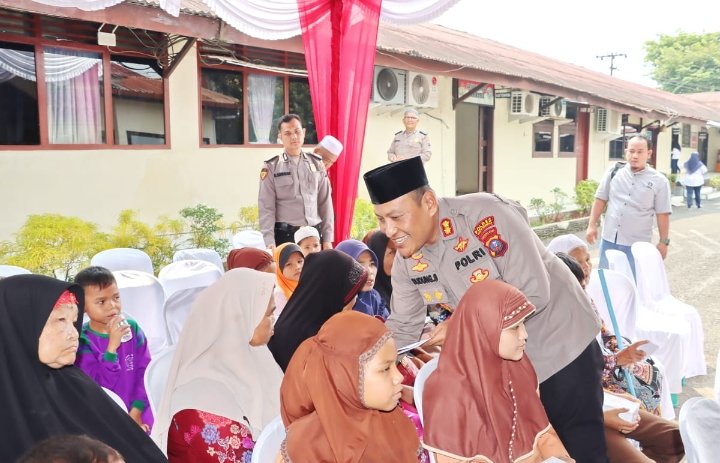 Peringatan Maulid Nabi Muhammad SAW 1445 H di Polres Padangsidimpuan, Puluhan Lansia Terharu dengan Sikap AKBP Dudung Setyawan