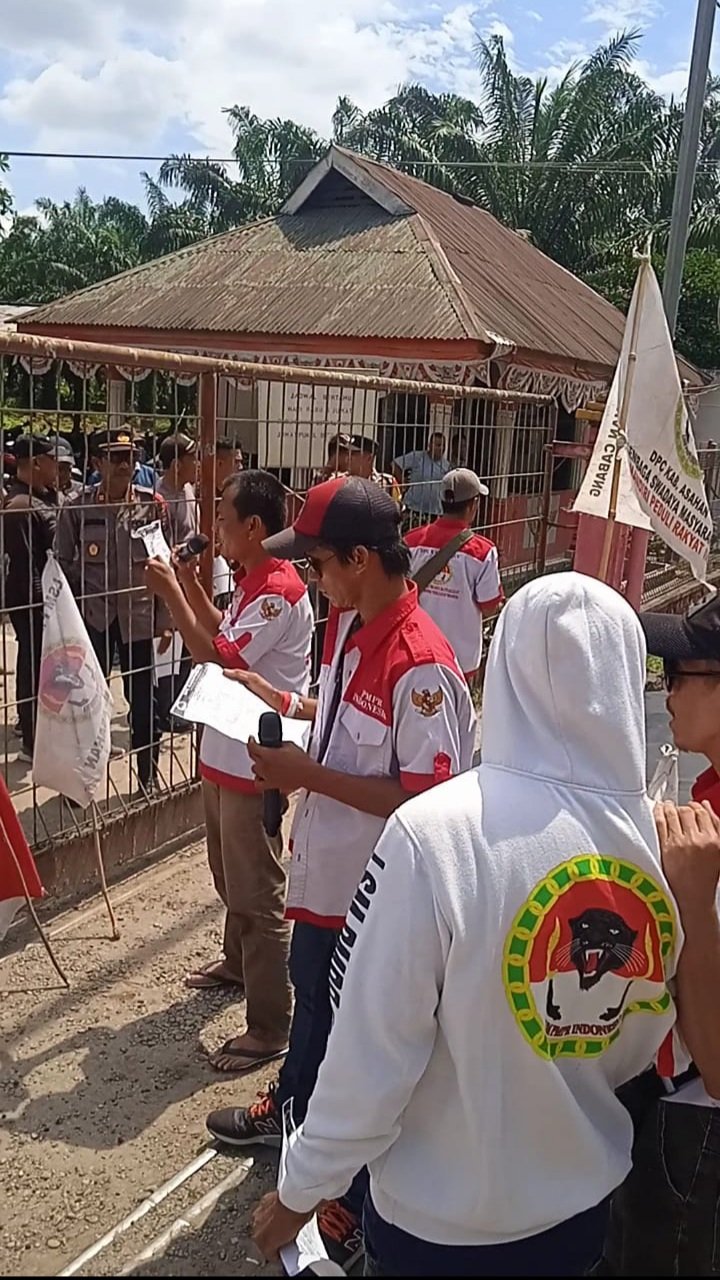 PMPRI Geruduk Kantor PTPN IV, Desak Dirut Segera Copot Manager PTPN IV Air Batu, Ini Alasannya