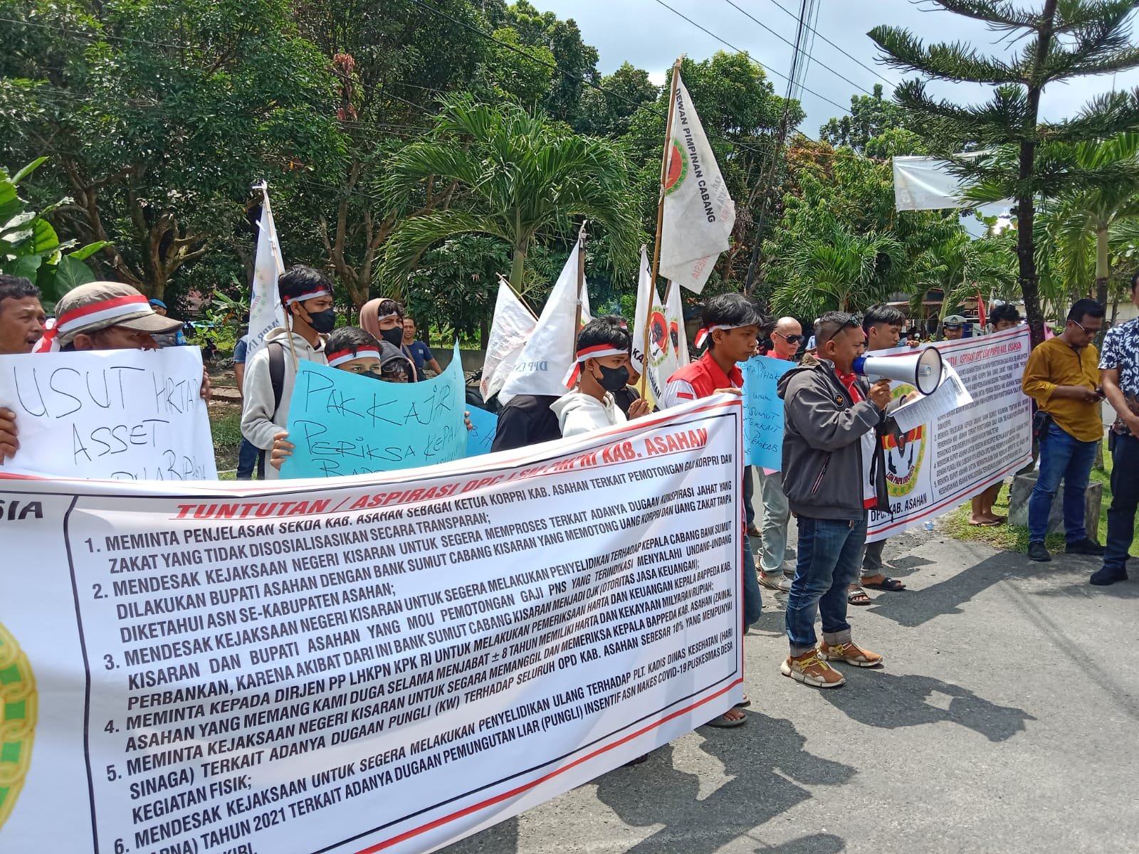 LSM PMPRI Geruduk Kantor Bupati, Minta Copot Kepala Bapeda Asahan