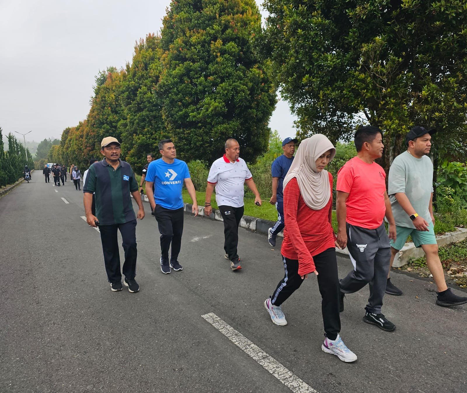 Kunjungan Kerja Pj Gubsu Dan Ny Dessy Hasanuddin Sempatkan Olah Raga Santai di Dolok Sanggul Sebelum Mengahadiri LTFW 2023.