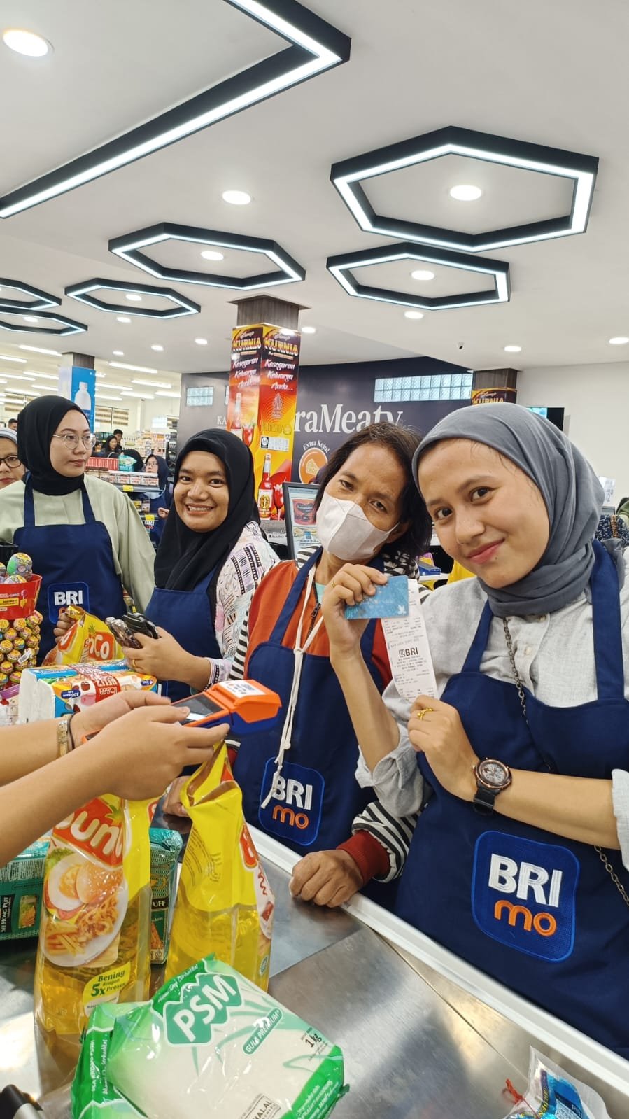 Shop For Free with BRImo Meriahkan Grand Opening Outlet Baru Maju Bersama