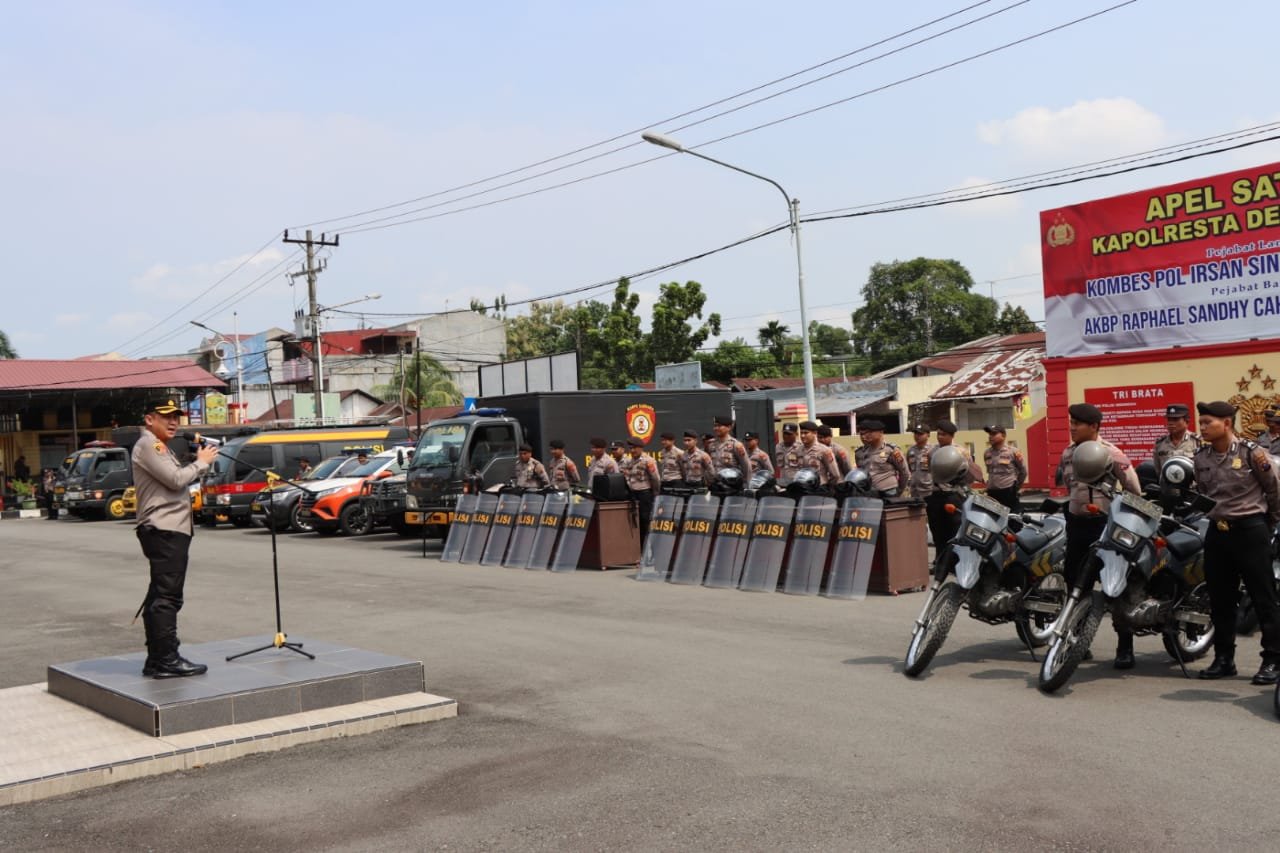 Kapolresta Deli Serdang Pimpin Pengecekan Kendaraan Dinas Dan Perlengkapan Dalmas Jelang Pemilu