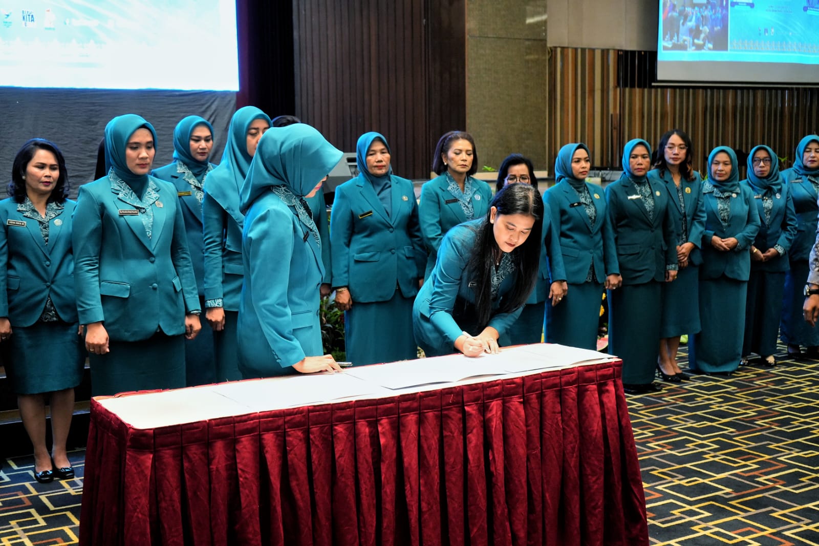 Ketua TP PKK Kota Medan Dikukuhkan Menjadi Pembina Posyandu Kota Medan