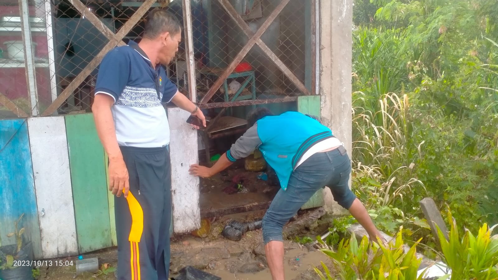 Kapolsek Salak Beserta Personil Quick Respon, Tanggap Laporan Masyarakat Adanya Kebakaran