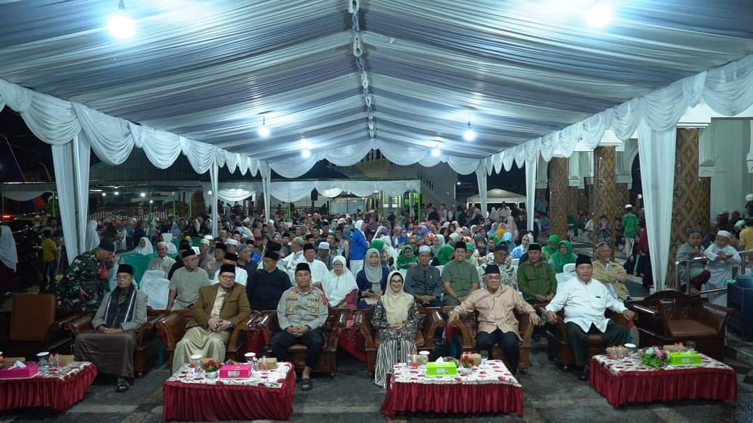 Wali Kota menghadiri peringatan Maulid Nabi Muhammad SAW 1445 H, di Masjid Raya Pematang Siantar