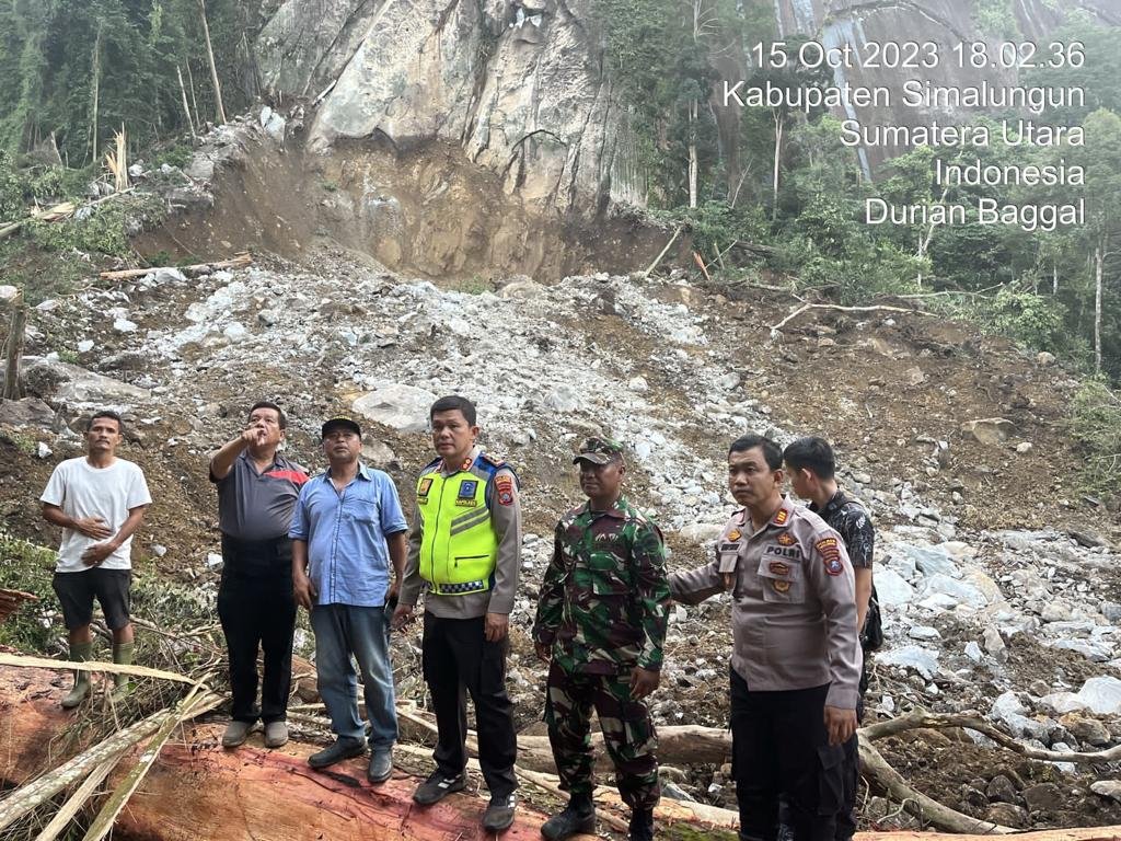 Gerak Cepat, Kapolres Simalungun dan Bupati  Tinjau Longsor di Nagori Durian Banggal