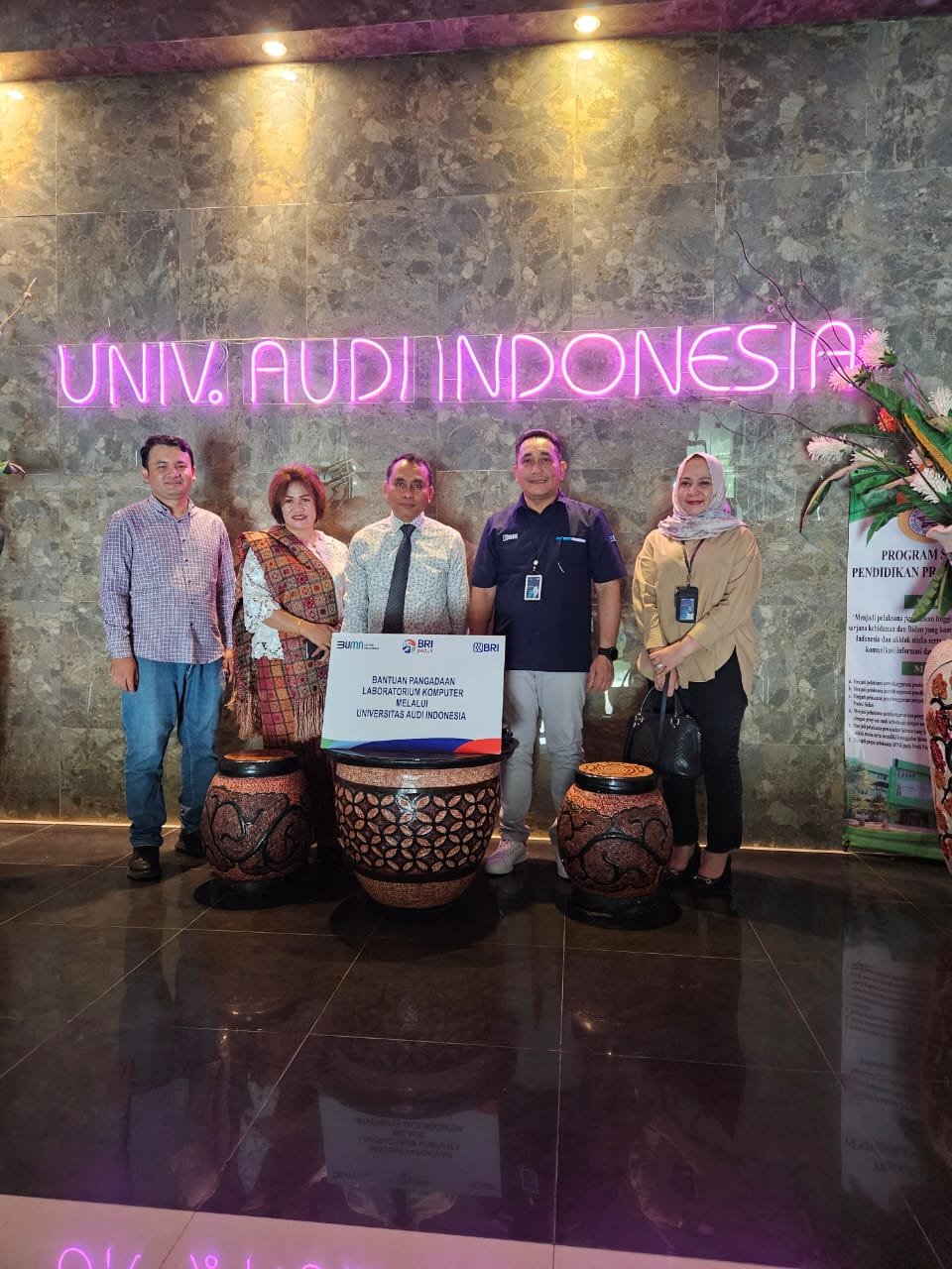 BRI BO Medan Thamrin Berikan Bantuan Komputer Kepada Universitas Audi Indonesia