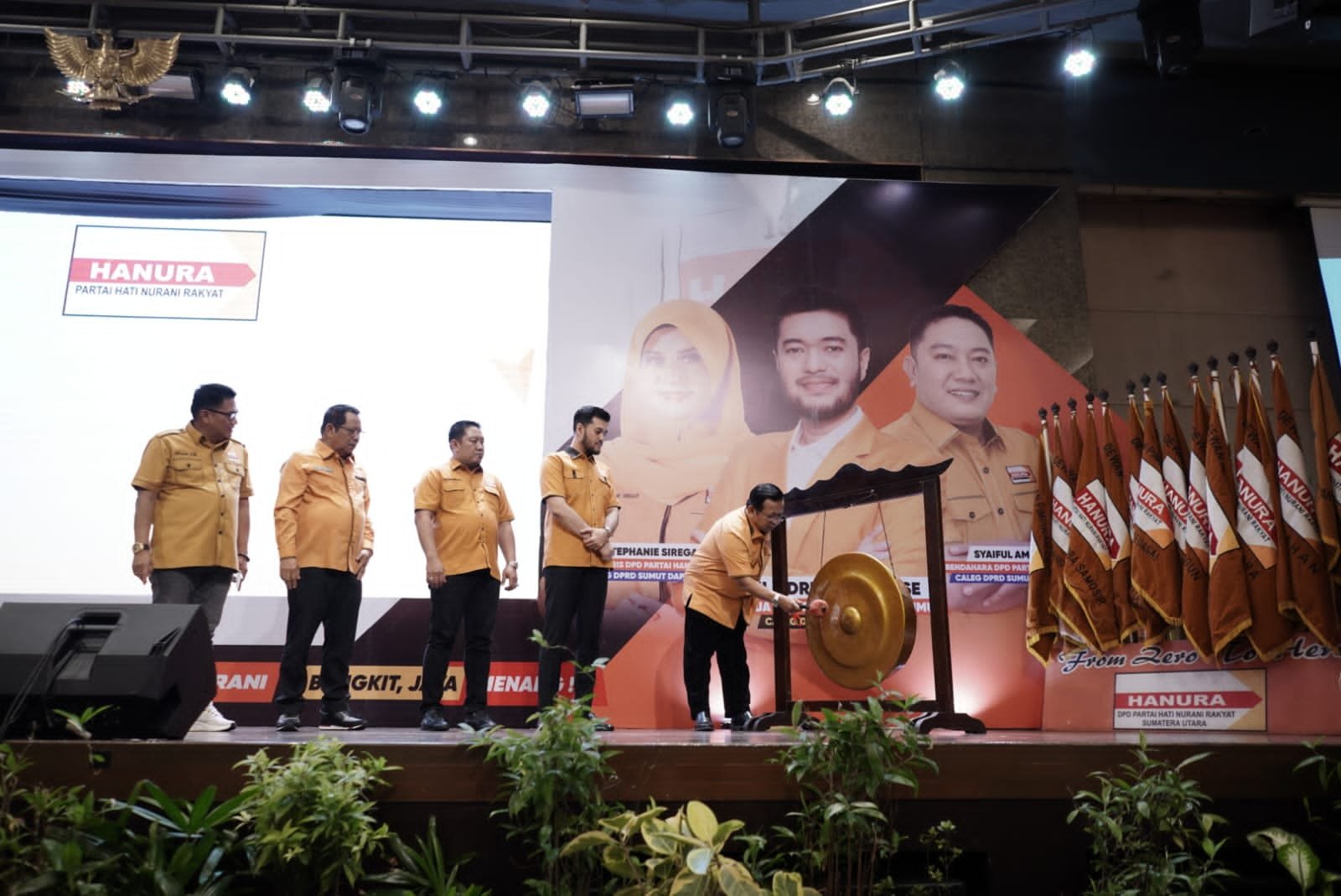 Ketua Bappilu DPP Partai Hanura , H Ahmad Muqowam Membuka Bimtek