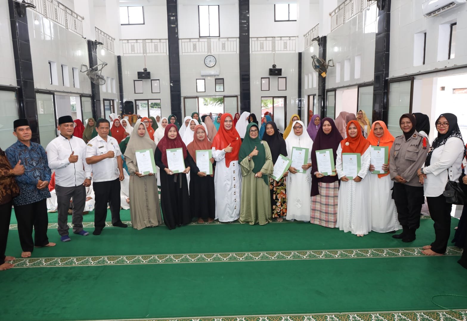 Wali Kota menghadiri acara Pengajian Perdana Majelis Taklim Silaturahmi Siantar Barat