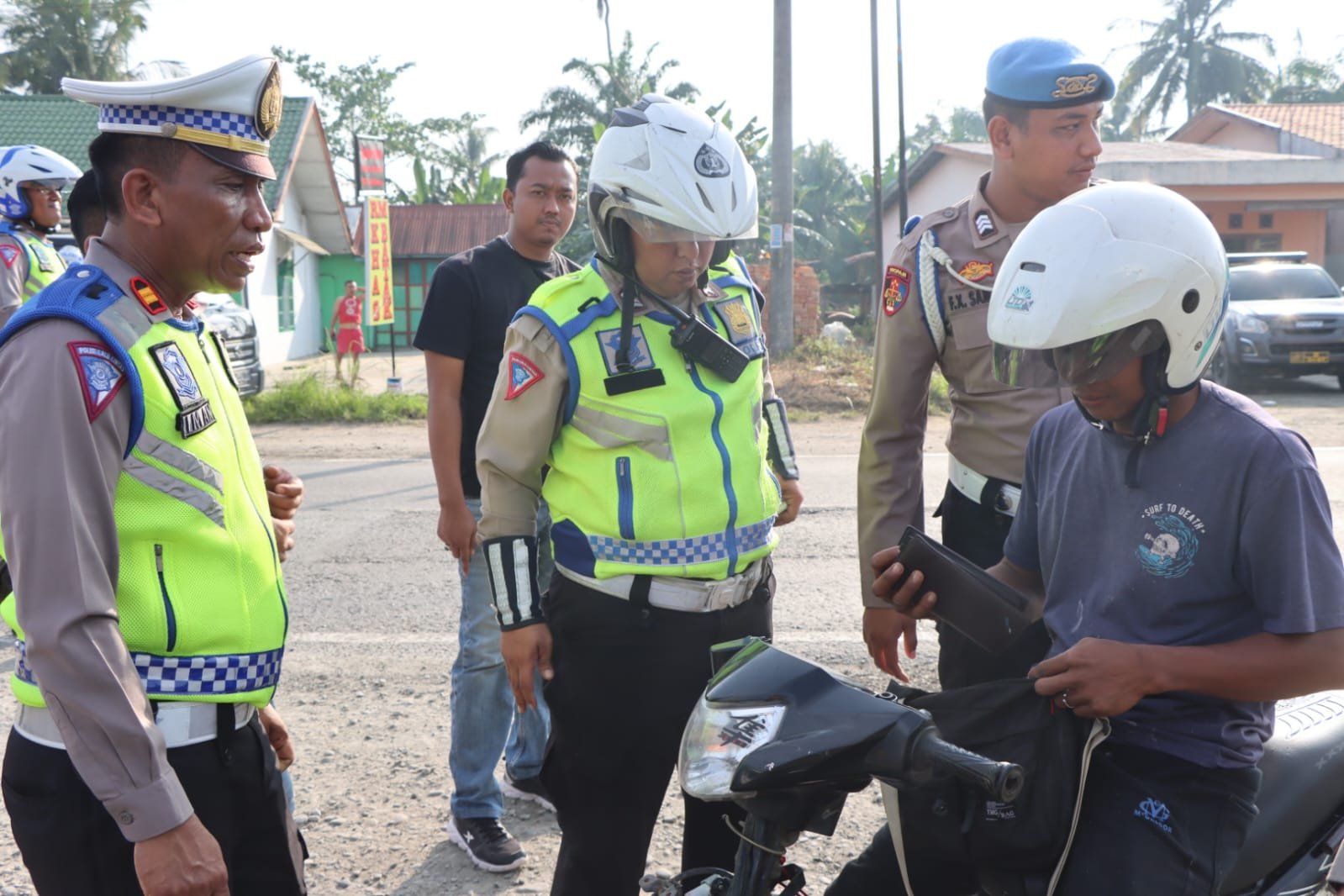 Menekan Tindak Kejahatan, Polres Sergai Razia di Perbatasan Antar Kabupaten Sergai - Tebing tinggi