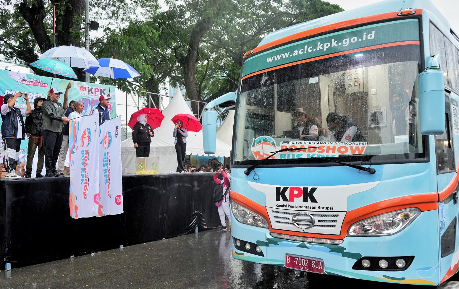 Dilepas Wali Kota Medan, Roadshow Bus KPK 