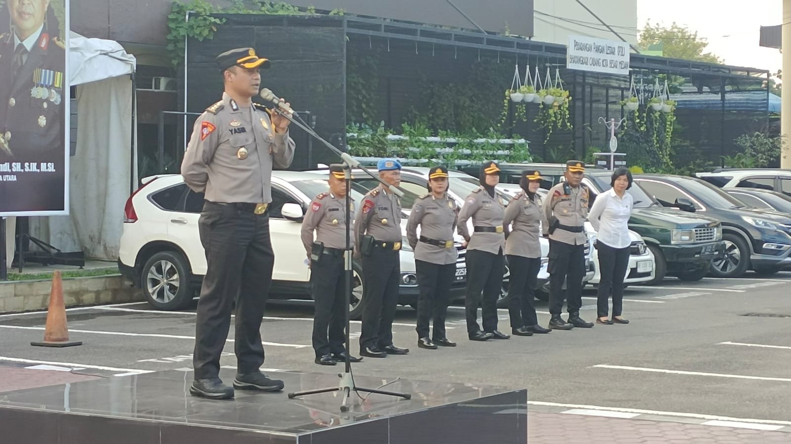 Polrestabes Medan Kawal Kunker Ibu Negara Iriana dan Ketua PSI di Medan