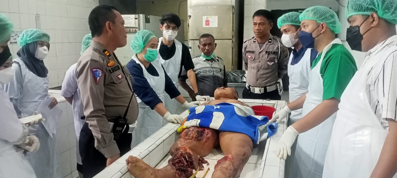 Ugal-ugalan, Mobil Pickup L300 Seruduk Belakang Cold Diesel Fuso, Ini Jumlah Korban