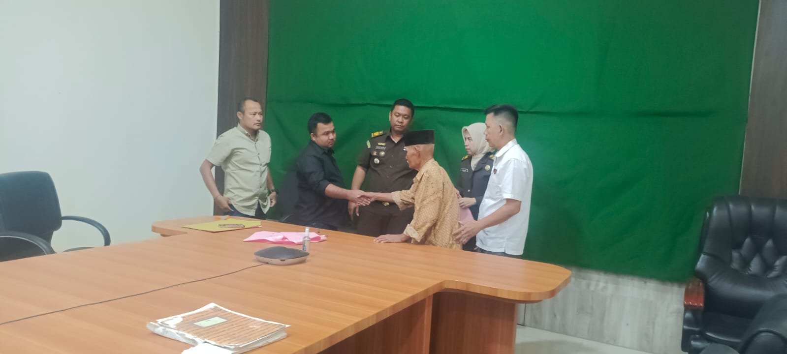 Polsek Galang serahkan Tersangka Penganiayaan ke Kejaksaan Negeri dan terapkan Restorative Justice