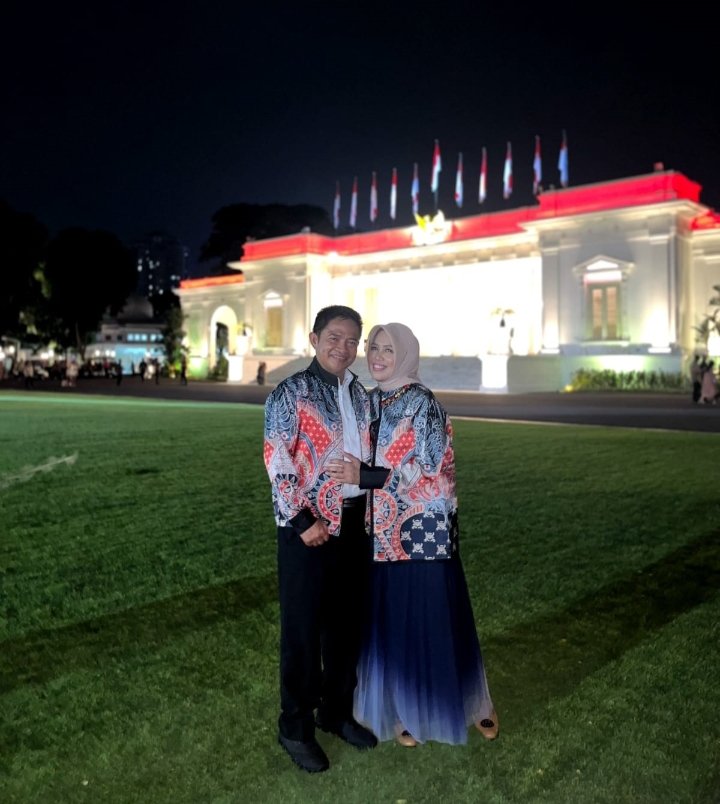 Pj Gubernur Sumut Tampilkan Batik Motif ‘Bagas Godang‘ di Hadapan Presiden