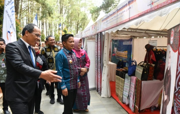 Puluhan Stan Pameran Produk Andalan Meriahkan Event Lake Toba Fashion Week & Agriculture