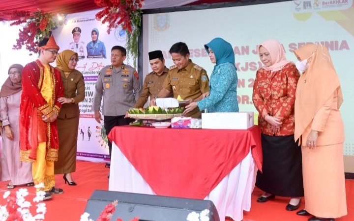 Puncak Acara Hari Kesehatan Jiwa Sedunia, Pj Gubernur Sumut Kunjungi dan Sapa Pasien RSJ Muhammad Ildrem*