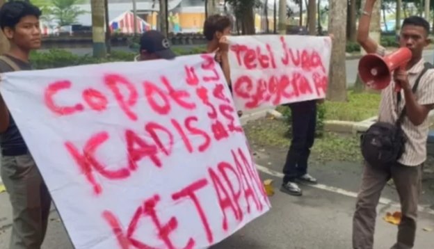 Oknum Kadis Ketapang DS Diduga Selingkuh Dengan Bawahan, Mahasiswa Minta Bupati Ashari CopotÂ