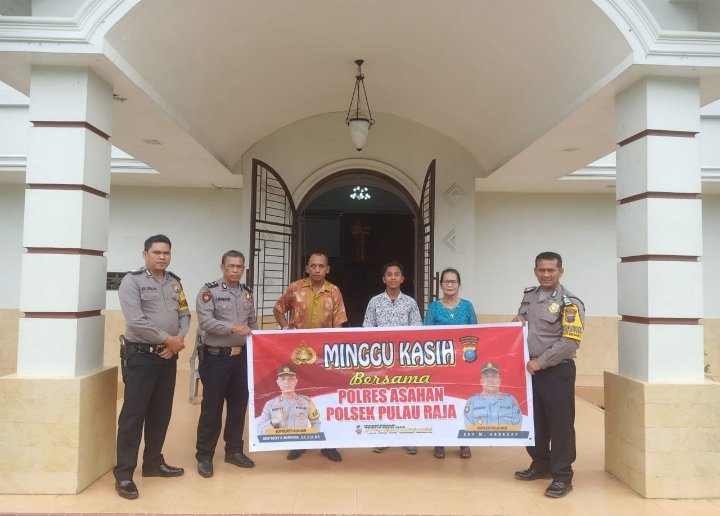 Berikan Kenyamanan Beribadah, Personil Polsek Pulau Raja Patroli di 2 Gereja