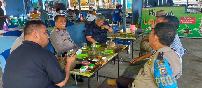 Personel Polsek Pulau Raja Laksanakan Cooling System di Warung Copi Labas