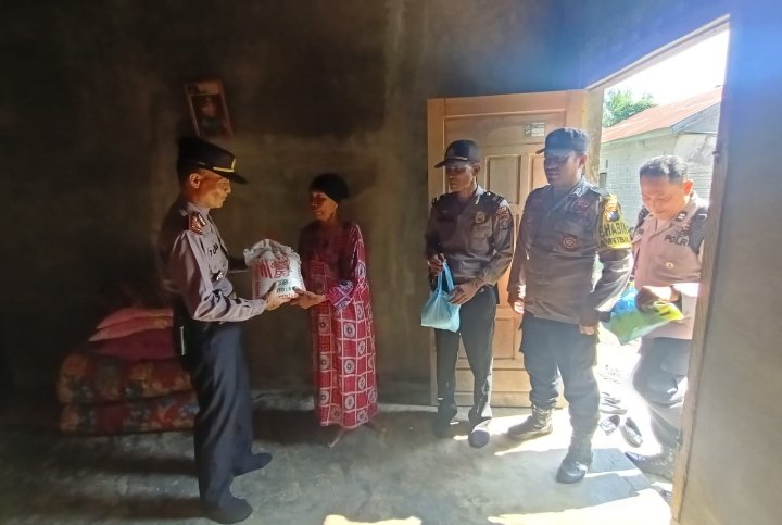 Personel Polsek Air Joman Laksanakan Program Berkah di Lingkungan XII
