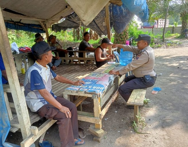 Kanit Binmas Polsek Pulau Raja Berikan Edukasi Kamtibmas di Jumat Curhat