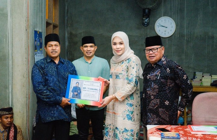 Dorong Perekonomian Masyarakat Nagari, Athari Beri Bantu Rp75 Juta untuk BUMNag Nagari Tanjung Bonai Aur Selatan