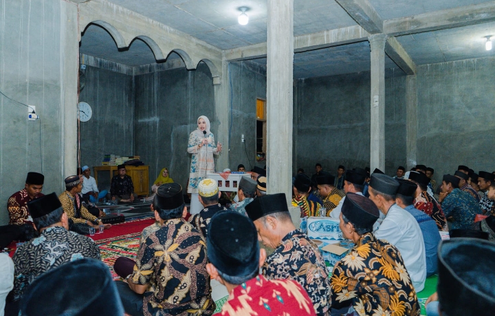 Senang Bersilaturahmi dengan Masyarakat Hingga Pelosok Daerah,  Athari Temui Masyarakat Tanjung Bonai Aur Selatan