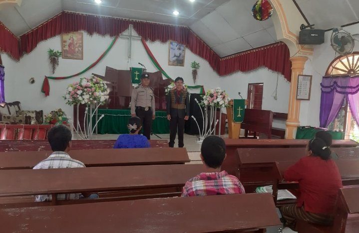 Personel Polsek Prapat Janji Melaksanakan Program Khotbah Minggu Kasih Kamtibmas