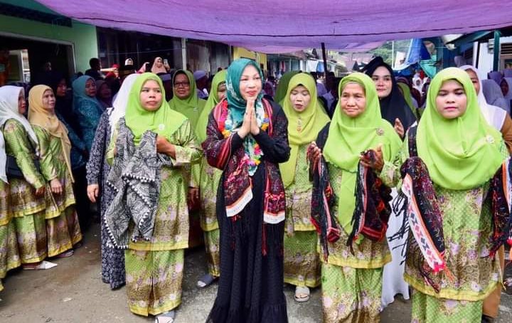 Ketua TP PKK Madina Hadiri Tabliq Akbar dan Maulid Nabi di Desa Sirangkap