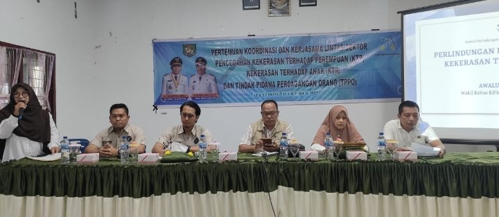 Bhabinkamtibmas Polsek Pulau Raja Menghadiri Pertemuan Tentang Pembahasan KTP