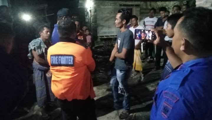 Personil Polsek Sei Kepayang Bersama Persangkat Desa Mengamankan Buaya Ukuran 2 Meter