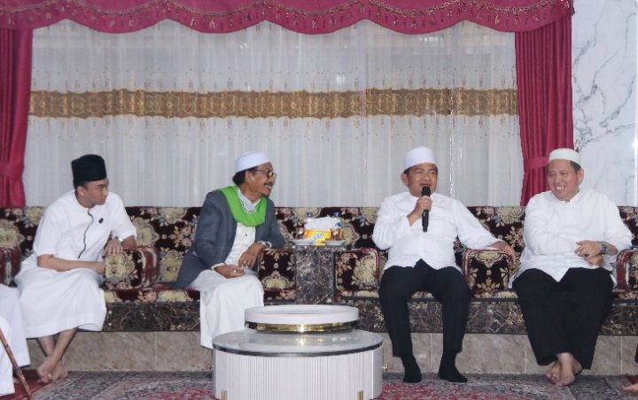 Pj Gubernur Sumut Kunjungi Kediaman Syekh Ali Akbar Marbun,  Dari Bincang Sinergitas Ulama-Umara Sampai Upah-upah