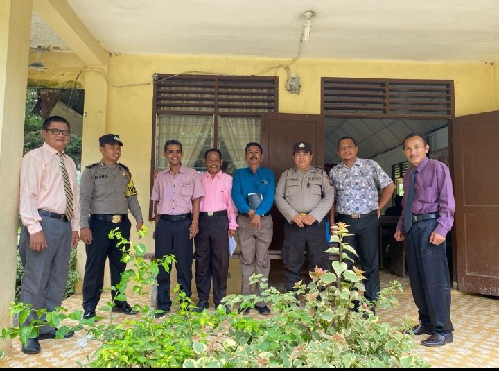 Polsek Bandar Pulau Polres Asahan Berikan Pengamanan di 3 Gereja