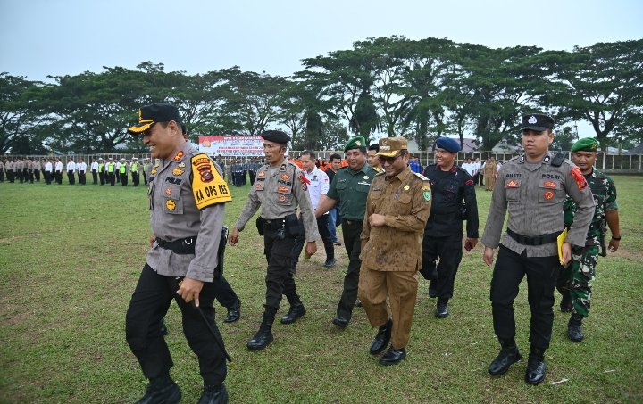 Pj. Walikota Padangsidimpuan Hadiri Apel Gelar Pasukan Operasi Mantap Toba 2023 - 2024 Dalam Rangka Pengamanan Pemilu Tahun 2024, Ini Pesannya
