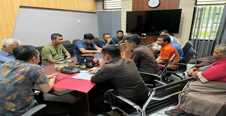 Kejari Langkat Menyelesaikan Perkara Iwin Terlibat Kasus Pencurian Buah Sawit Melalui Restorative Justice