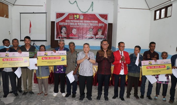 Warga Habinsaran dan Borbor Terima Bantuan Stimulan Perumahan Swadaya