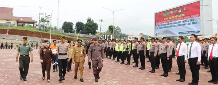 Kapolres Tapsel AKBP Imam Zamroni :Pimpin Upacara Gelar Pasukan Ops Mantap Brata-Toba 2023-2024