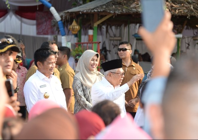 Pj Gubernur Sumut Dampingi Wapres RI Tinjau Posyandu di Deliserdang
