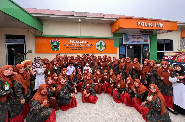 Tim Surveyor Re-Akreditasi UPT Puskesmas Alahan Panjang Lakukan Pemeriksaan Dokumen