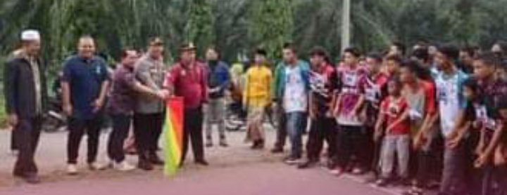 Meriahkan HSN 2023, AKBP Diari Astetika Lepas Peserta Lomba Lari Putra Putri Santri Se Kabupaten Palas