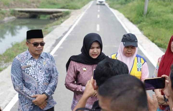 Wabup Madina Atika Nasution Tinjau Pembangunan Jembatan dan Ruas Jalan Aek Godang - HutabargotÂ