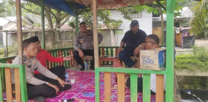 Kapolsek Bandar Pulau Laksanakan Jumat Curhat Dengan Masyarakat Desa Perkebunan Aek Tarum
