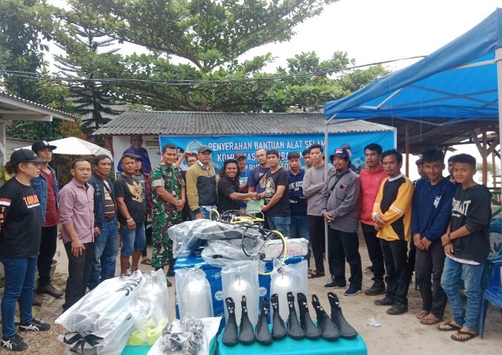 Komunitas Tao Toba Tamado Terima Bantuan Alat Selam